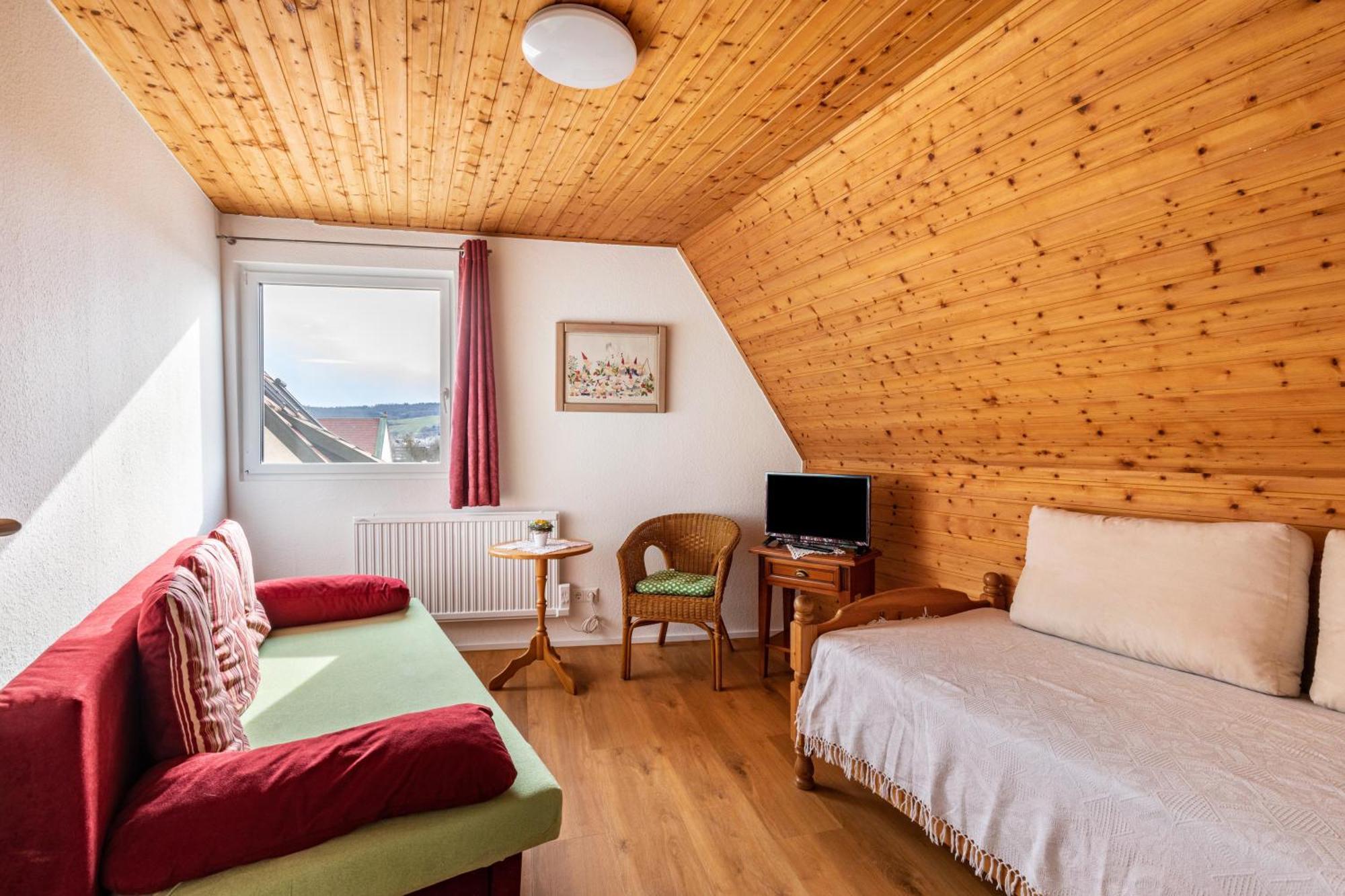 Apartmenthaus Ferienwohnungen Sila Weinstadt Exteriör bild