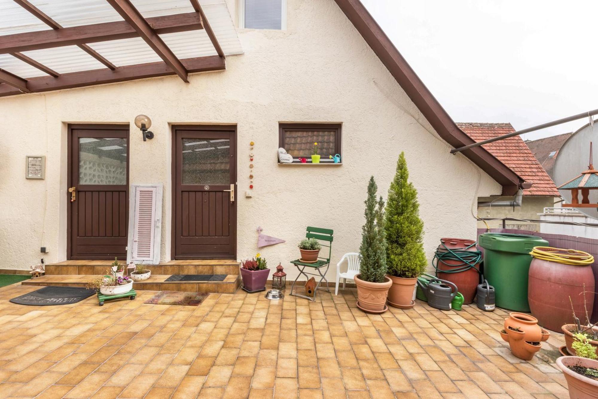 Apartmenthaus Ferienwohnungen Sila Weinstadt Exteriör bild