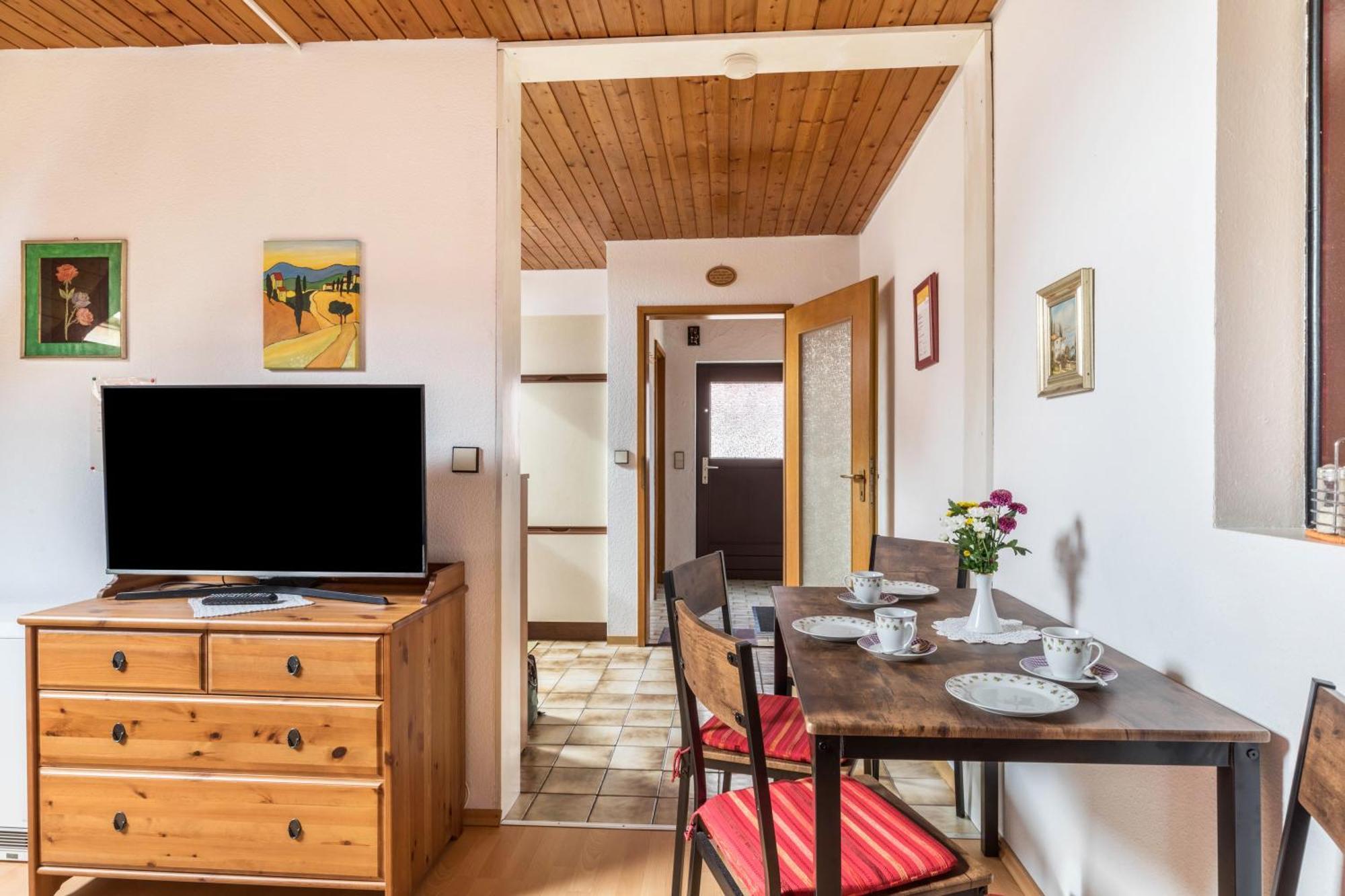 Apartmenthaus Ferienwohnungen Sila Weinstadt Exteriör bild