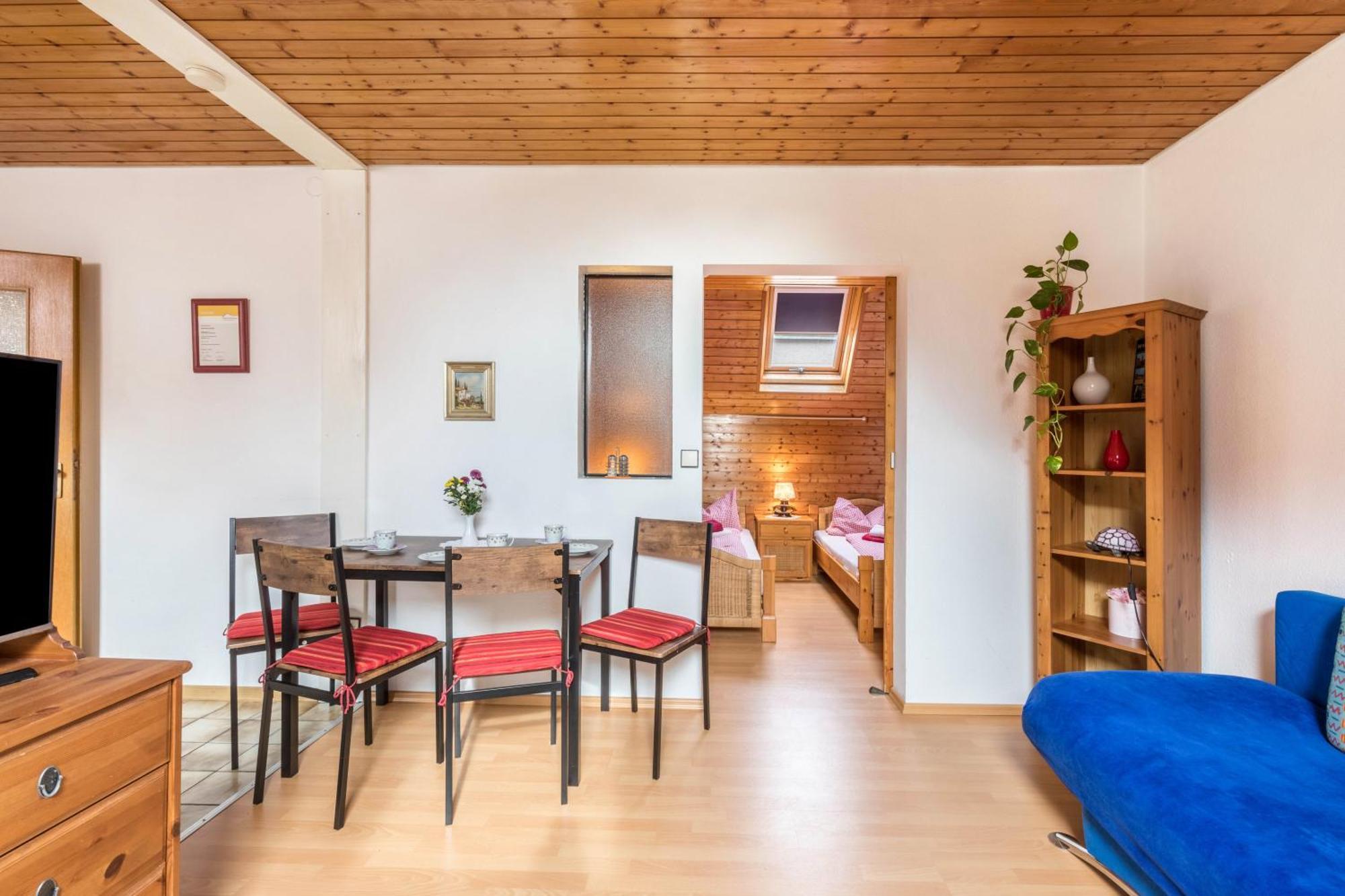 Apartmenthaus Ferienwohnungen Sila Weinstadt Exteriör bild