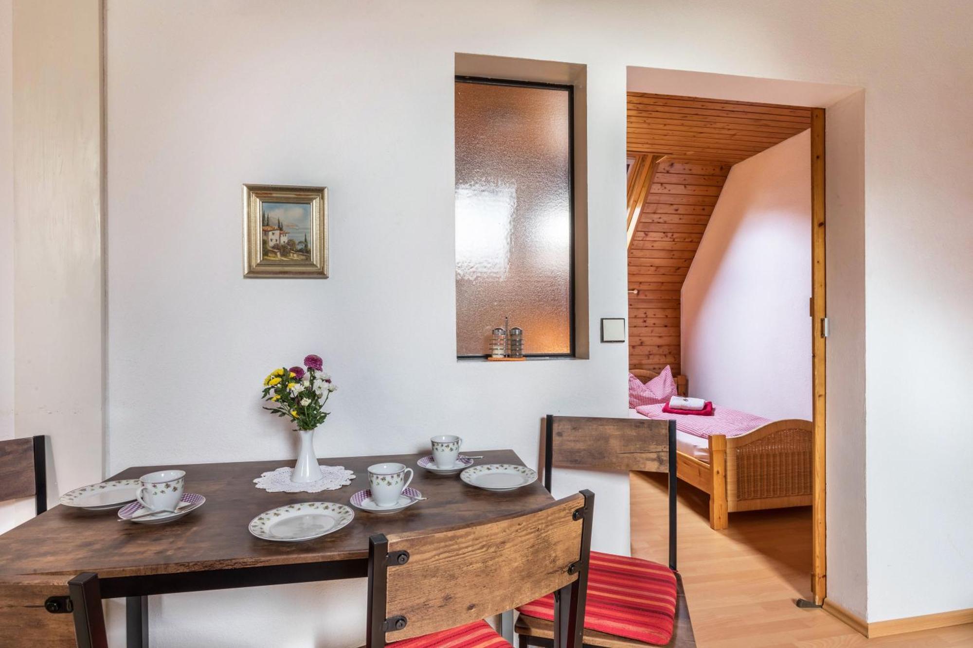Apartmenthaus Ferienwohnungen Sila Weinstadt Exteriör bild