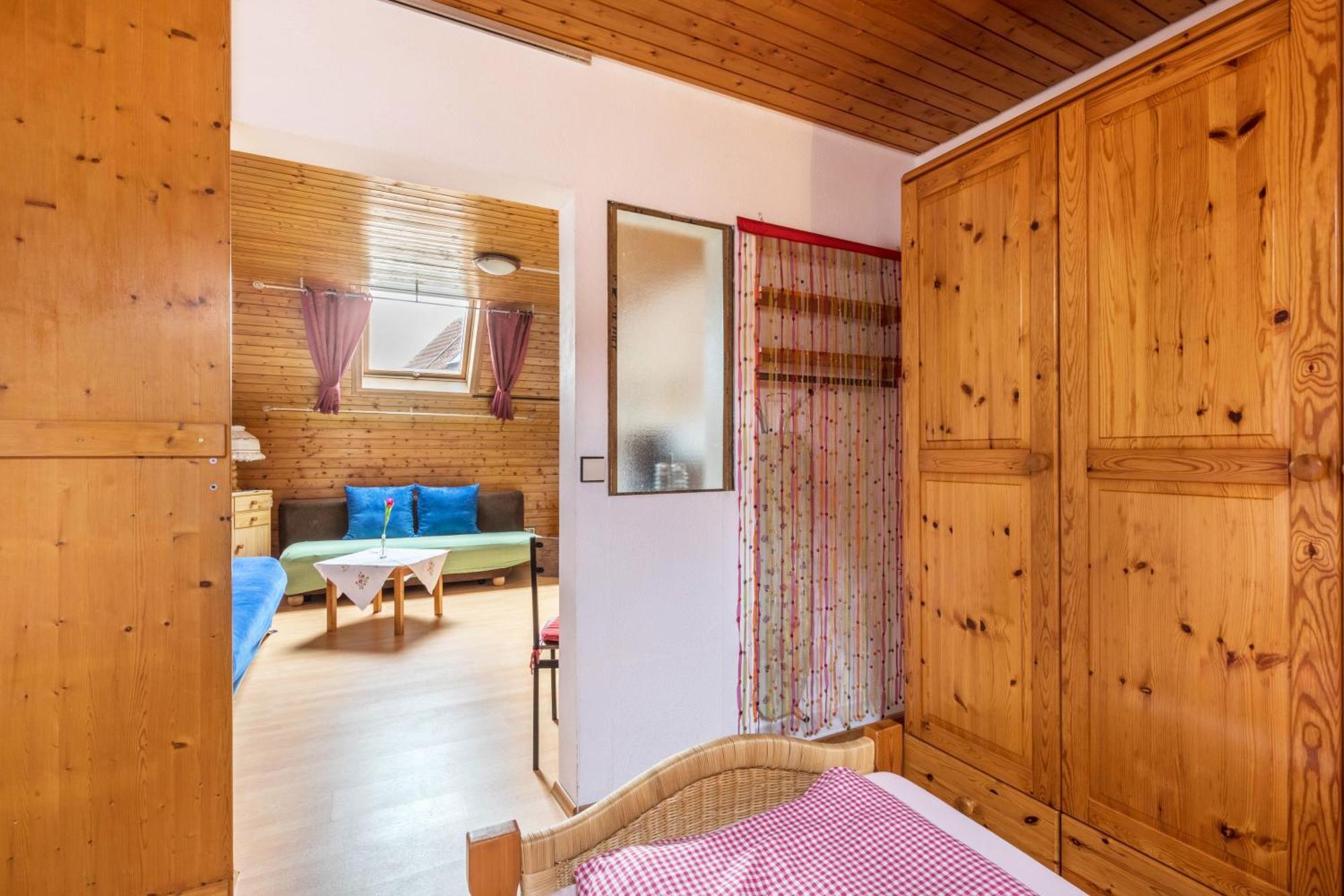 Apartmenthaus Ferienwohnungen Sila Weinstadt Exteriör bild
