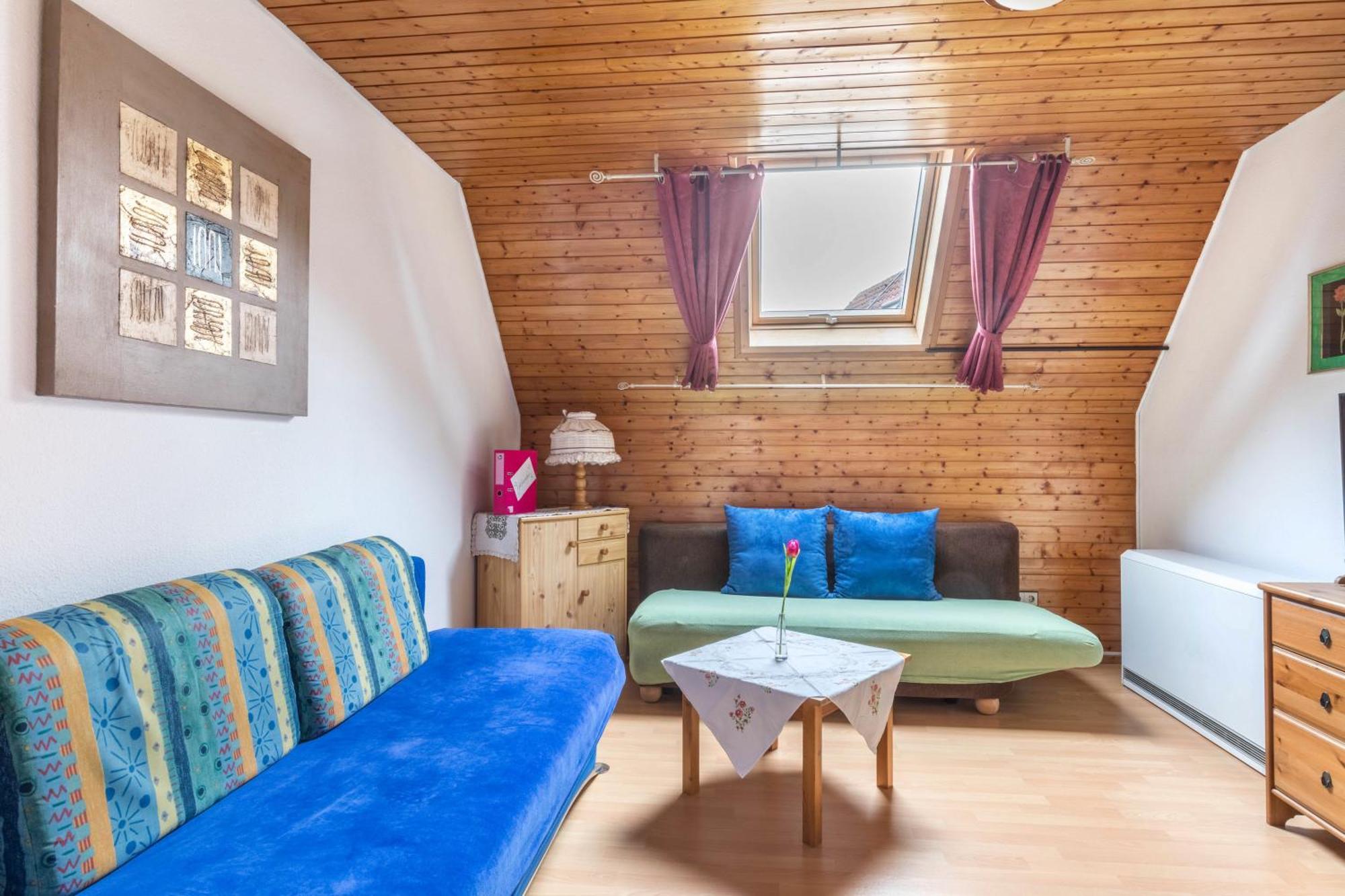 Apartmenthaus Ferienwohnungen Sila Weinstadt Exteriör bild