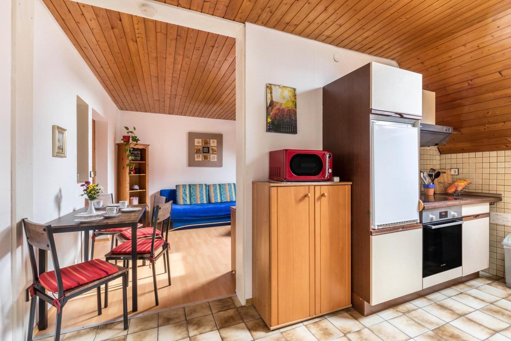 Apartmenthaus Ferienwohnungen Sila Weinstadt Exteriör bild